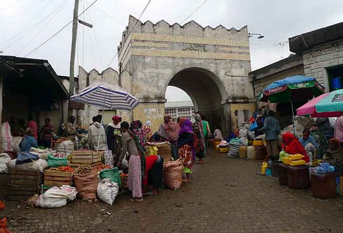 Market-at-One-of-the-old-Gates-of-Harar-1-687x467