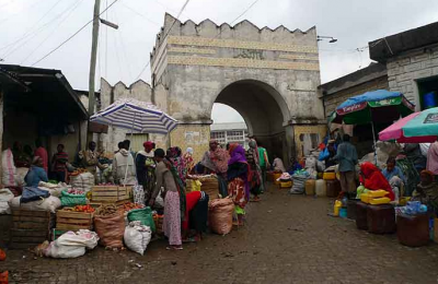 Market-at-One-of-the-old-Gates-of-Harar-1-687×467 Market-at-One-of-the-old-Gates-of-Harar-1-687x467